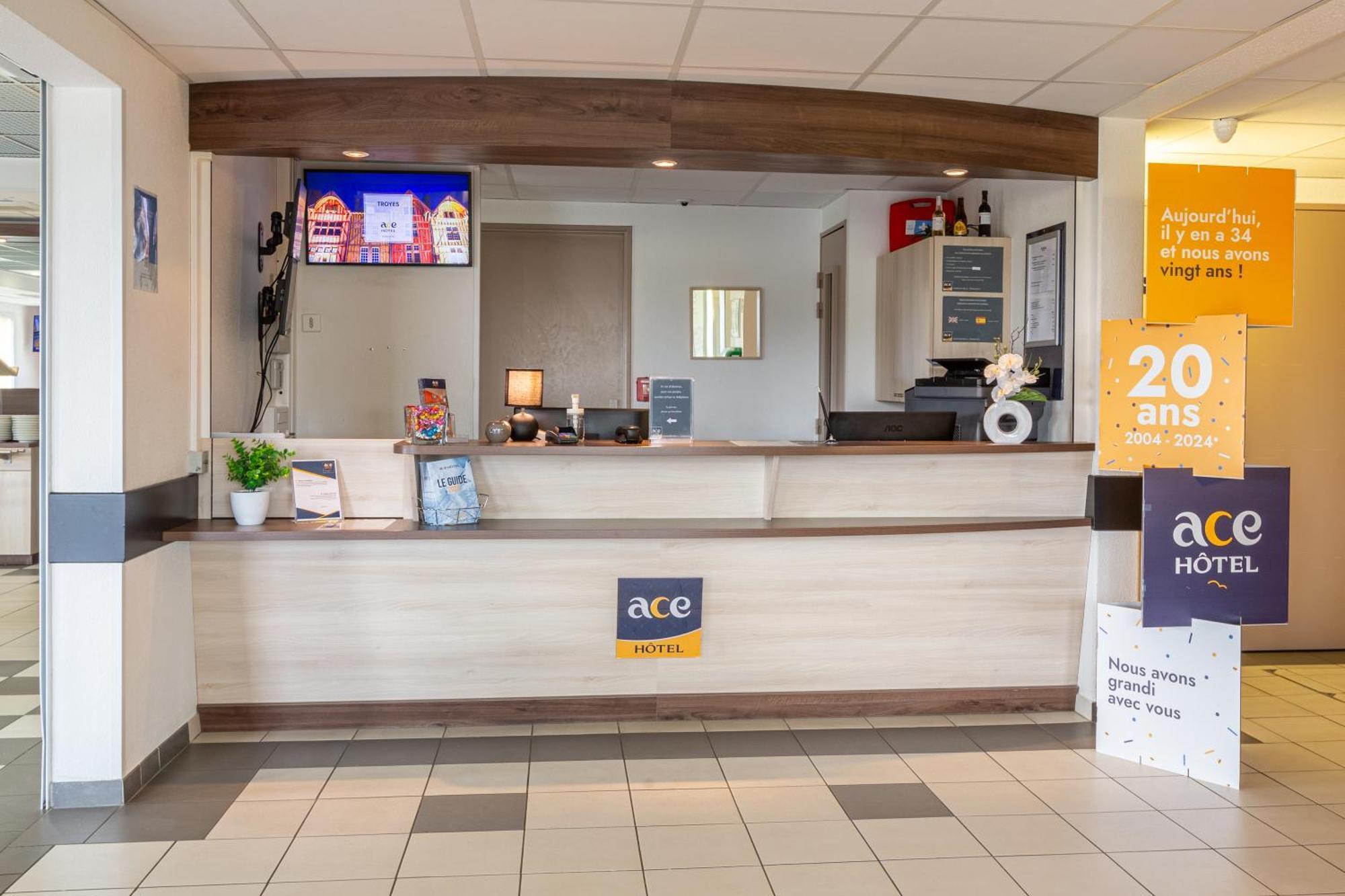 Ace Hotel Chateauroux Deols Bagian luar foto
